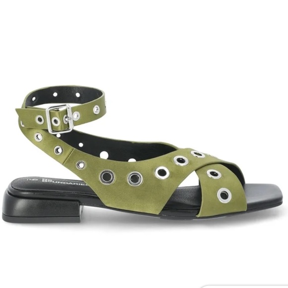 BRAND NEW No Boundaries Strappy Grommet Sandals, Women's - Picture 1 of 3